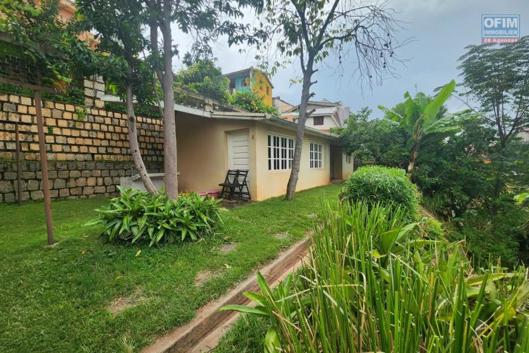 A LOUER - Belle villa basse de standing type F4 à Analamahintsy