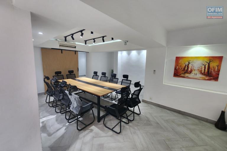 À LOUER - Bureaux aménagés en plein centre ville