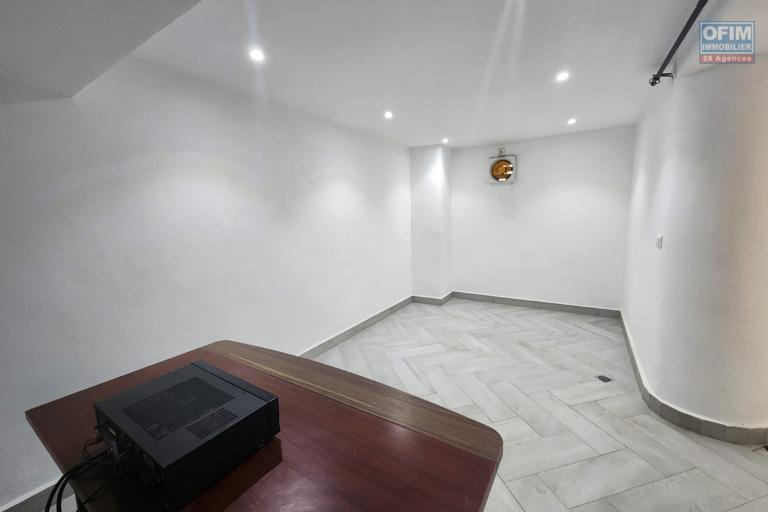 À LOUER - Bureaux aménagés en plein centre ville