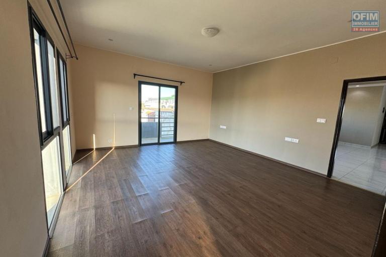 Un appartement spacieux T5 de 210m2 s&eacute;curis&eacute; &agrave; By pass