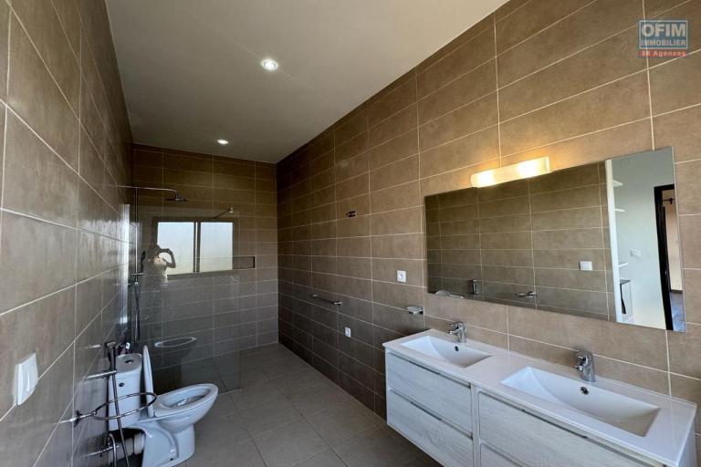 Un appartement spacieux T5 de 210m2 s&eacute;curis&eacute; &agrave; By pass