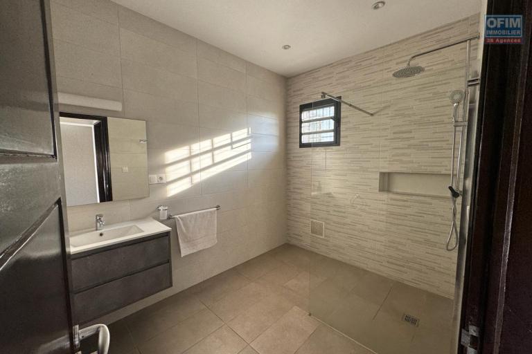 Un appartement spacieux T5 de 210m2 s&eacute;curis&eacute; &agrave; By pass