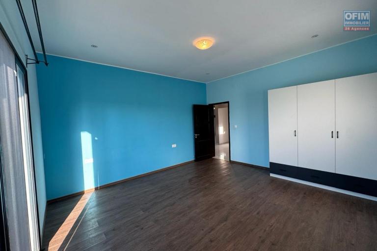 Un appartement spacieux T5 de 210m2 s&eacute;curis&eacute; &agrave; By pass