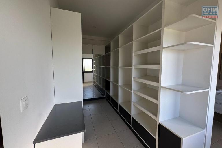 Un appartement spacieux T5 de 210m2 s&eacute;curis&eacute; &agrave; By pass