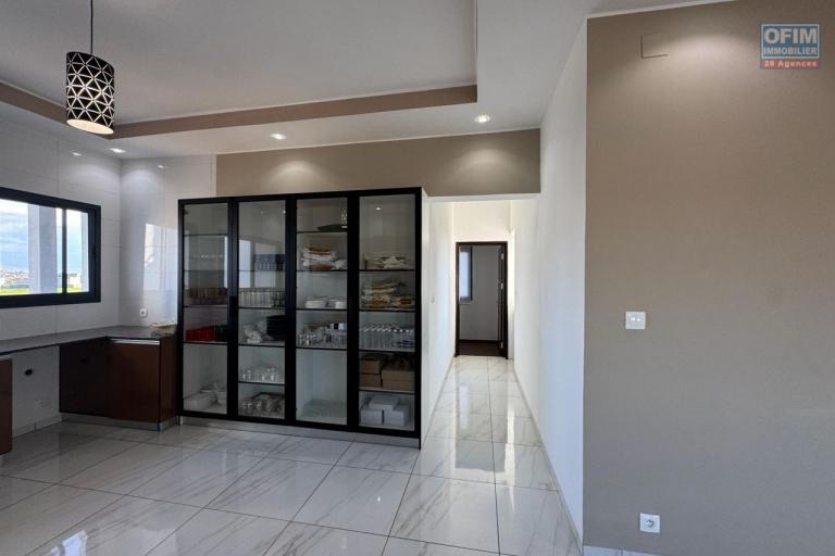 Un appartement spacieux T5 de 210m2 s&eacute;curis&eacute; &agrave; By pass