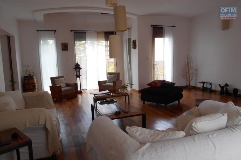 Une villa semi meubl&eacute;e F5 &agrave; Ilaivola Ivato