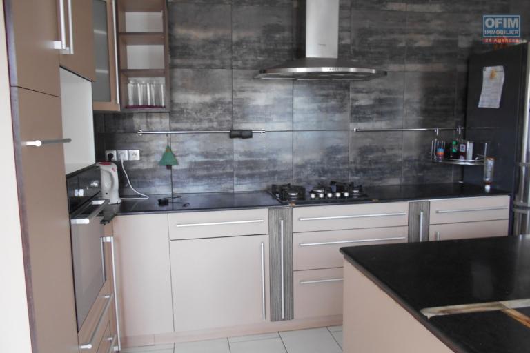 Une villa semi meubl&eacute;e F5 &agrave; Ilaivola Ivato