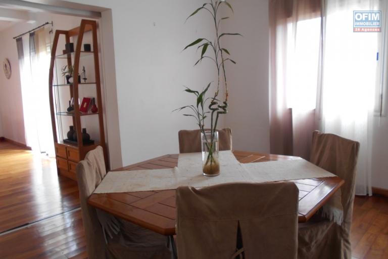 Une villa semi meubl&eacute;e F5 &agrave; Ilaivola Ivato
