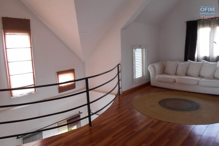 Une villa semi meubl&eacute;e F5 &agrave; Ilaivola Ivato