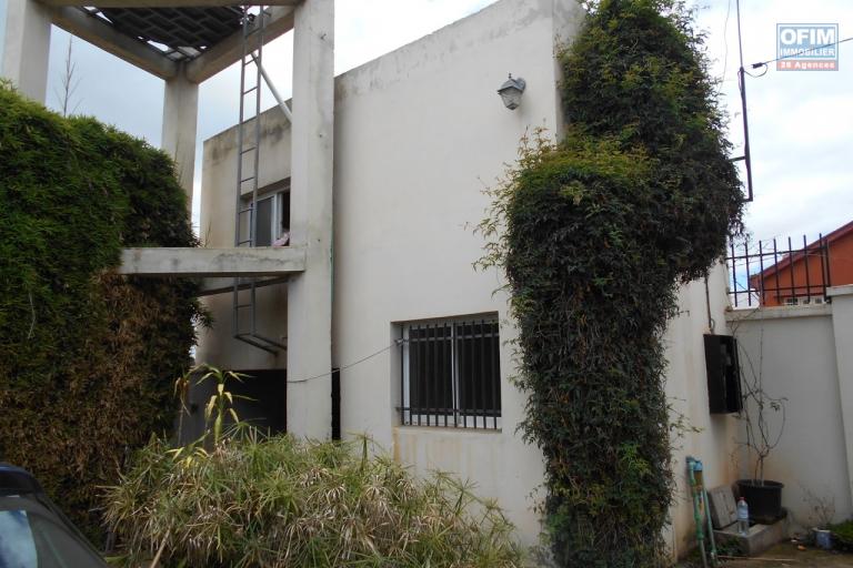 Une villa semi meubl&eacute;e F5 &agrave; Ilaivola Ivato