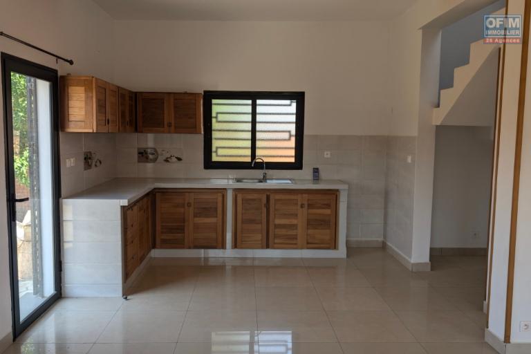 A louer, une villa moderne &agrave; &eacute;tage F4 sur 700 m2 de terrain &agrave; Ivato