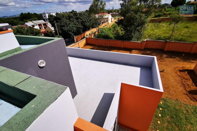 A louer, une villa moderne &agrave; &eacute;tage F4 sur 700 m2 de terrain &agrave; Ivato