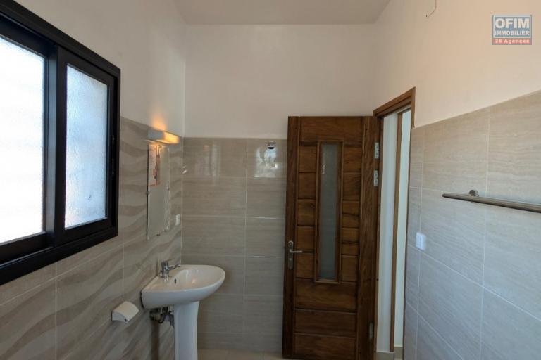 A louer, une villa moderne &agrave; &eacute;tage F4 sur 700 m2 de terrain &agrave; Ivato