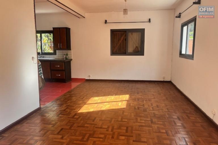 Une maison F4 &agrave; 10mn &agrave; pied du Lyc&eacute;e Fran&ccedil;ais &agrave; Ambatobe