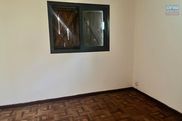 Une maison F4 &agrave; 10mn &agrave; pied du Lyc&eacute;e Fran&ccedil;ais &agrave; Ambatobe