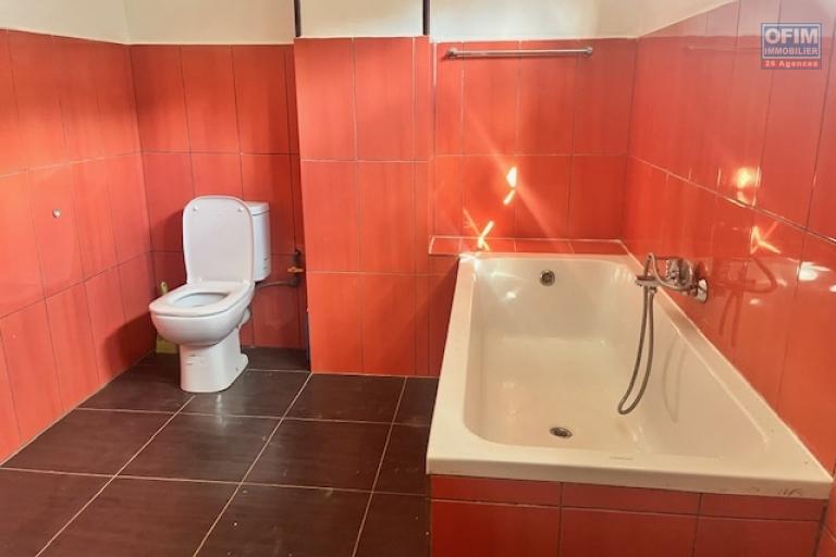Une maison F4 &agrave; 10mn &agrave; pied du Lyc&eacute;e Fran&ccedil;ais &agrave; Ambatobe