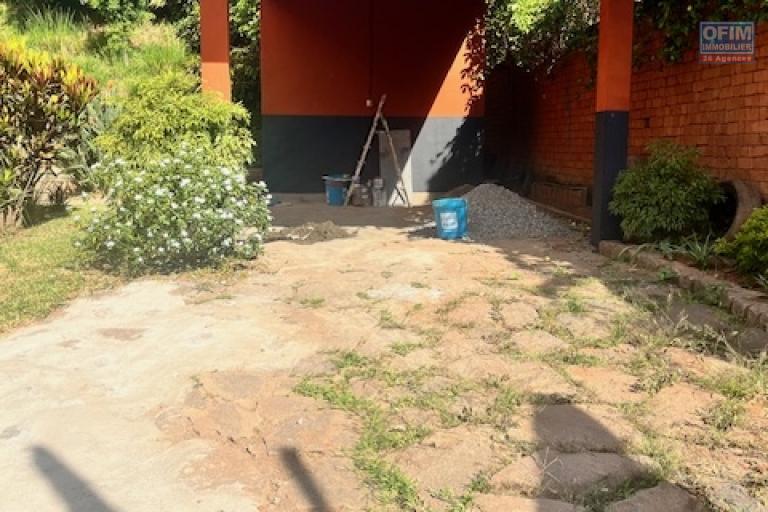 Une maison F4 &agrave; 10mn &agrave; pied du Lyc&eacute;e Fran&ccedil;ais &agrave; Ambatobe