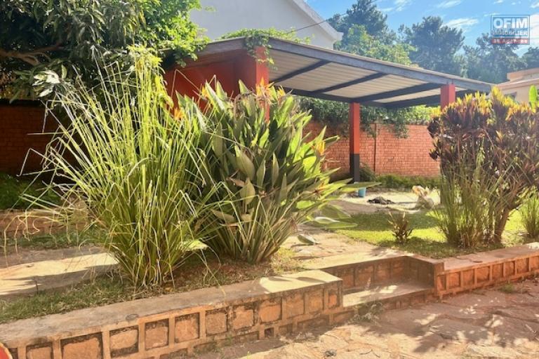 Une maison F4 &agrave; 10mn &agrave; pied du Lyc&eacute;e Fran&ccedil;ais &agrave; Ambatobe