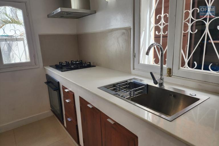 A LOUER - SUPERBE VILLA T4 MEUBLEE DE STYLE TRADITIONNELLE AVEC PISCINE CHAUFFEE A AMBOHIBAO