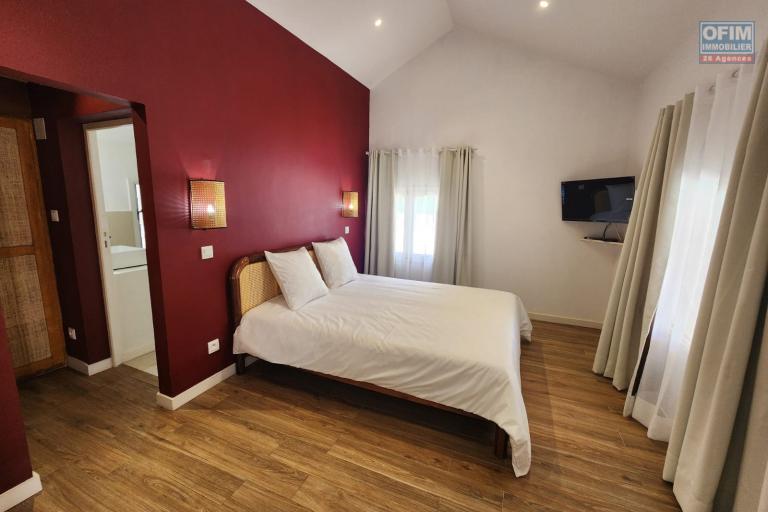 A LOUER - SUPERBE VILLA T4 MEUBLEE DE STYLE TRADITIONNELLE AVEC PISCINE CHAUFFEE A AMBOHIBAO