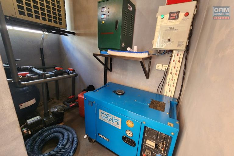 A LOUER - SUPERBE VILLA T4 MEUBLEE DE STYLE TRADITIONNELLE AVEC PISCINE CHAUFFEE A AMBOHIBAO