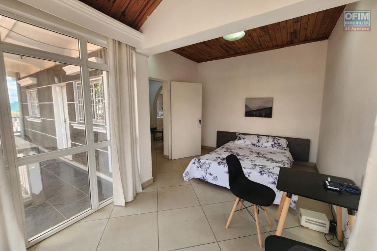 A louer - Appartement meublé de type T3 à deux pas du centre ville situé à Ampasamadinika Isoraka