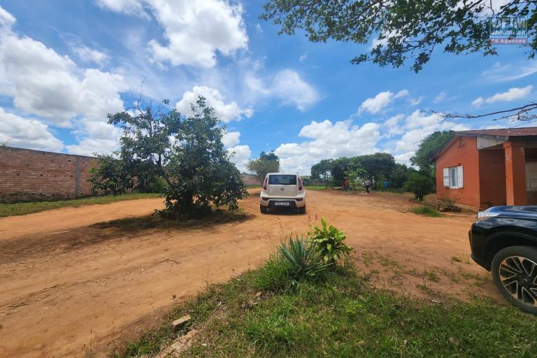 A VENDRE - Idéal pour ferme, centre de loisir ou autres activités professionnels un grand terrain de 1HA57A10CA situé à Manandriana à quelques mètres de la RN3