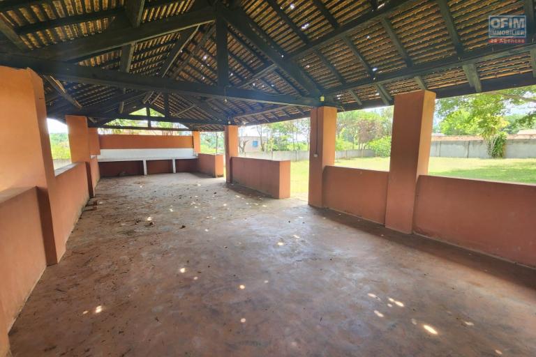 A VENDRE - Idéal pour ferme, centre de loisir ou autres activités professionnels un grand terrain de 1HA57A10CA situé à Manandriana à quelques mètres de la RN3
