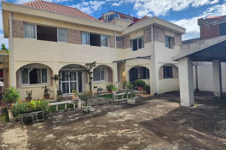 A louer - Villa &agrave; &eacute;tage de type F5 semi-meubl&eacute;e situ&eacute;e &agrave; Ambohijanahary Ambohibao