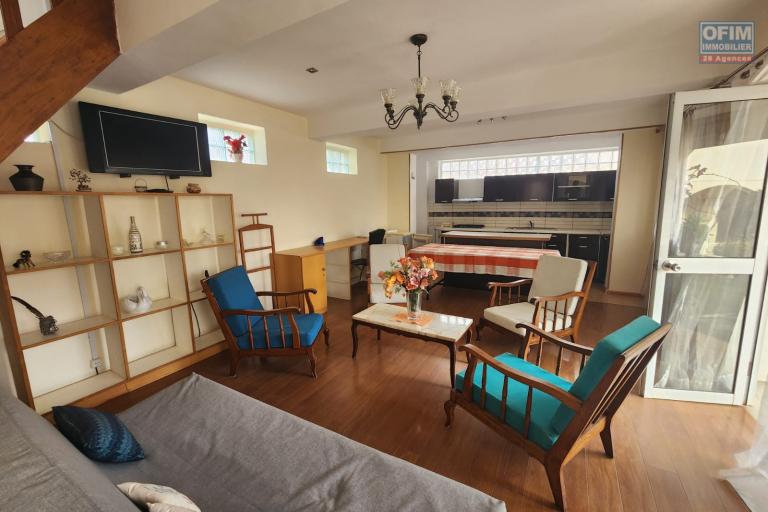 A louer - Villa &agrave; &eacute;tage de type F5 semi-meubl&eacute;e situ&eacute;e &agrave; Ambohijanahary Ambohibao