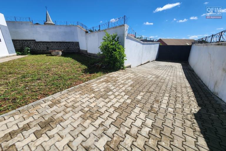 A LOUER - COQUETTE VILLA BASSE DE TYPE F3 SISE A AMBOHIJANAHARY AMBOHIBAO