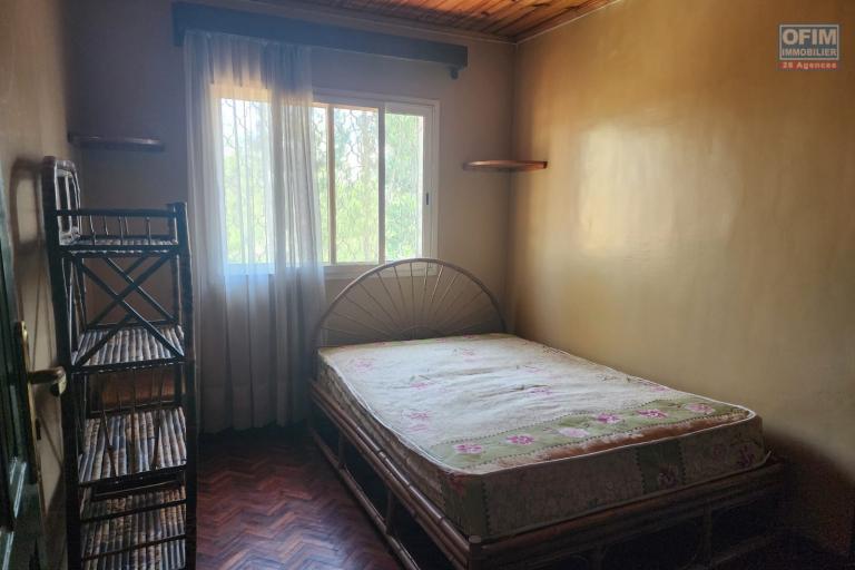&Agrave; vendre une Maison de type F5, environnement r&eacute;sidentiel, calme et s&eacute;curis&eacute;. Acc&egrave;s facile, proximit&eacute; de la nouvelle rocade a&eacute;roport Ivato et Ambohitrimanjaka. ( Contact rapide Mr Jacky +261 34 02 443 04 )