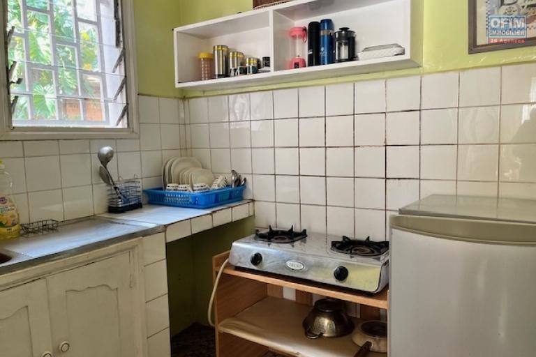 Une maison F3 meubl&eacute;e en co-propri&eacute;t&eacute; &agrave; Mahatony Ivandry