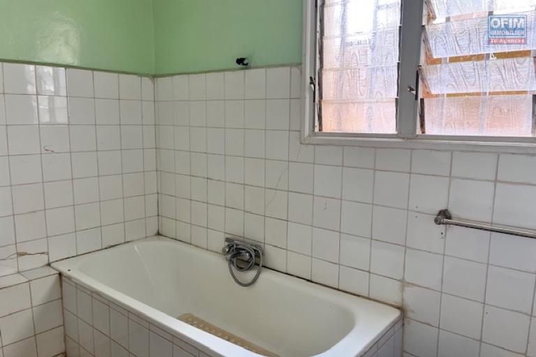 Une maison F3 meubl&eacute;e en co-propri&eacute;t&eacute; &agrave; Mahatony Ivandry