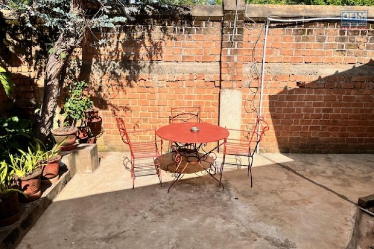 Une maison F3 meublée en co-prpriété à Mahatony Ivandry