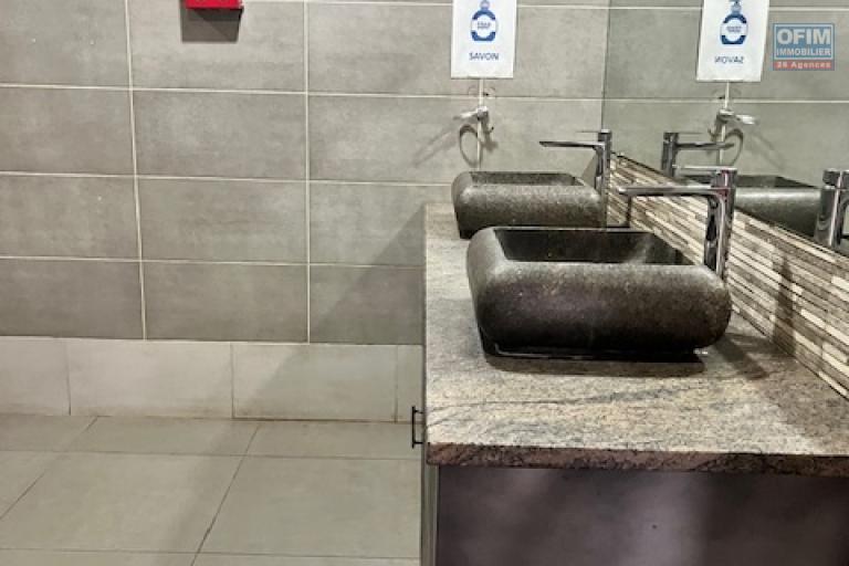 Un local professionnel de 900m2 &agrave; Alarobia