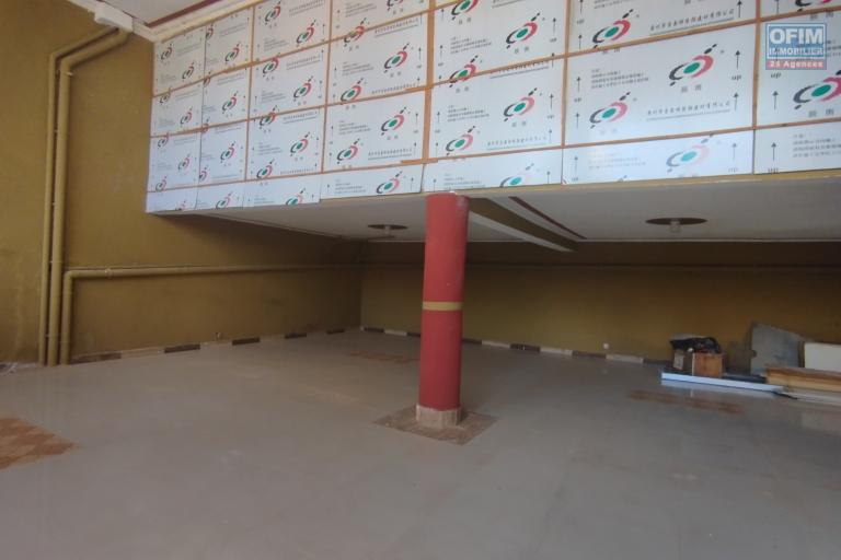 A louer. Entrep&ocirc;t de 150 m2 sis &agrave; Besarety