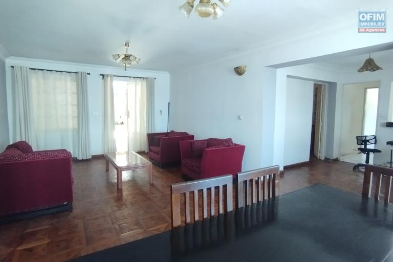 A louer, appartement T3 au, en bord de route avce parking