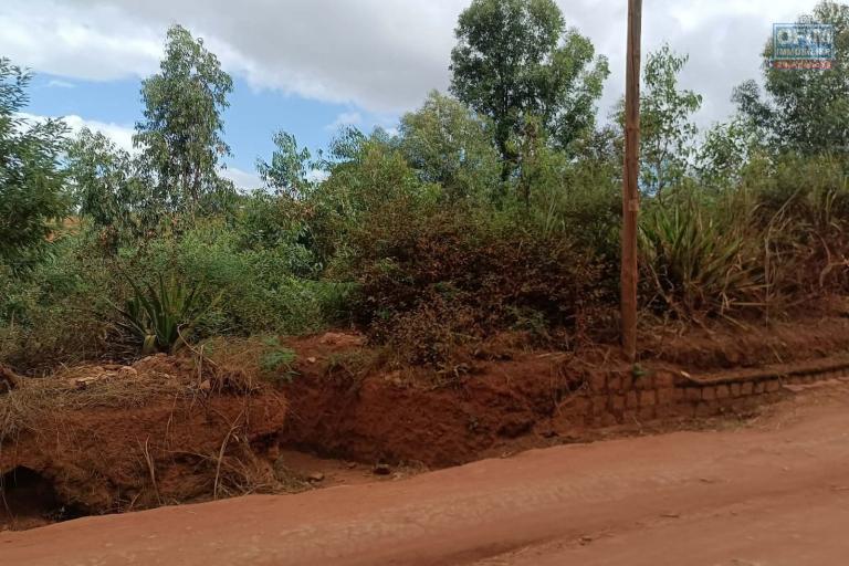 A vendre. Terrain de 1489 m2 en bord de route principale &agrave; Masindray Ambohimanambola Antananarivo