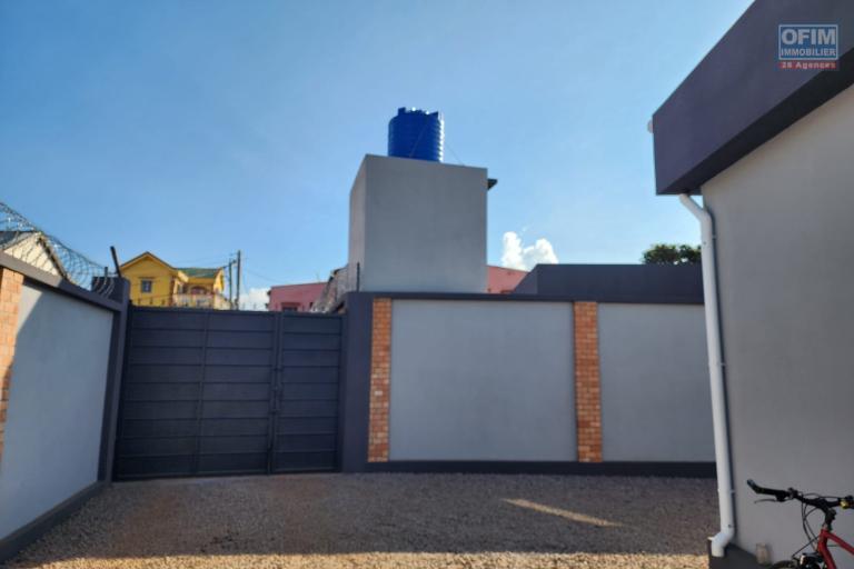 A LOUER - Belle villa basse neuve meubl&eacute;e type F3 &agrave; Ivato Morarano (Ankadindravola)