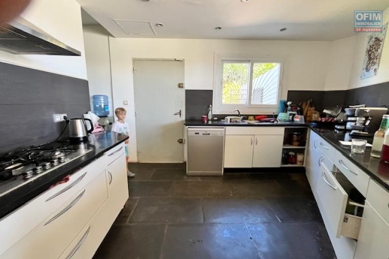 Une villa F7 avec piscine &agrave; d&eacute;bordement sur la hauteur d'Ambatobe