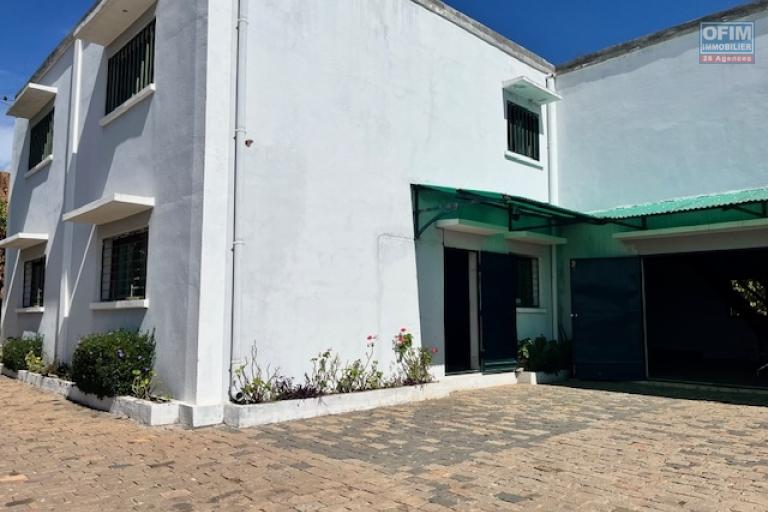 Vente d'un entrep&ocirc;t sur By Pass