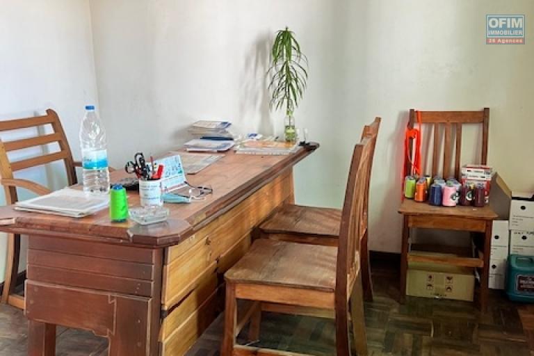 Vente d'un entrep&ocirc;t sur By Pass