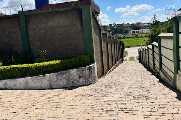 Vente d'un entrep&ocirc;t sur By Pass