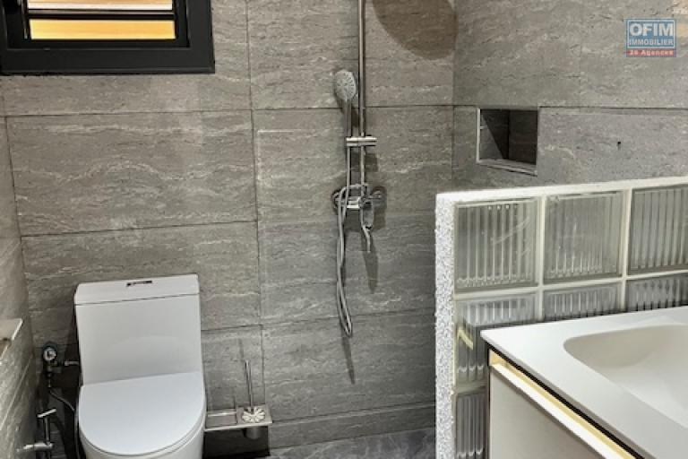 Trois villas neuves mitoyennes aves une grande piscine &agrave; 5mn d'Ambatobe