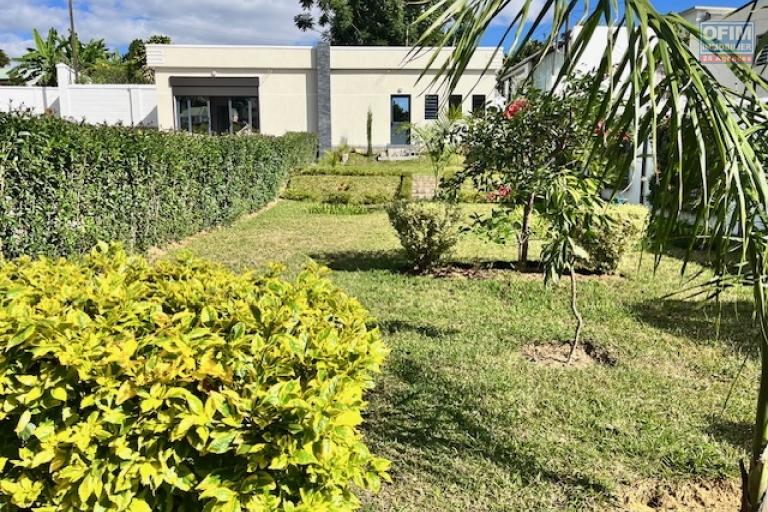 Trois villas neuves mitoyennes aves une grande piscine &agrave; 5mn d'Ambatobe
