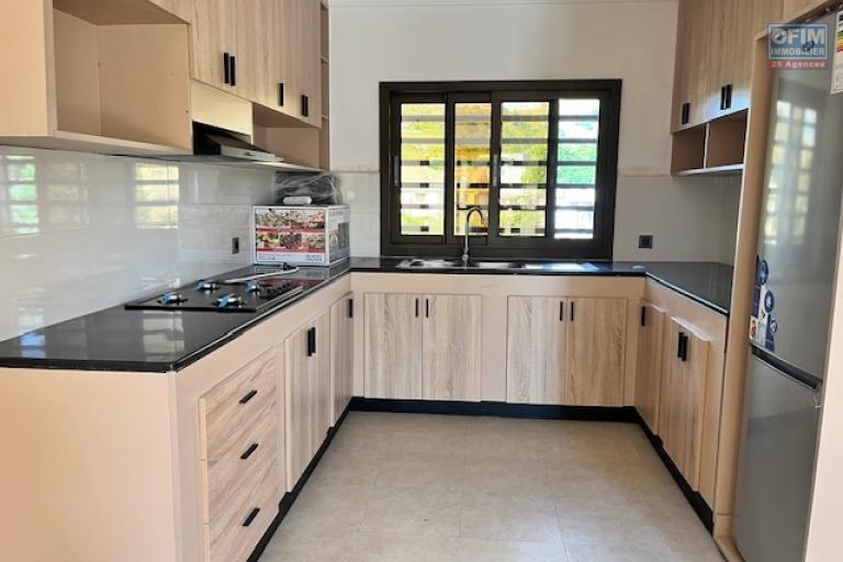 Trois villas neuves mitoyennes aves une grande piscine &agrave; 5mn d'Ambatobe