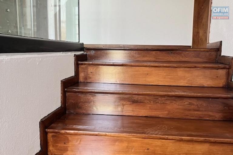 Trois villas neuves mitoyennes aves une grande piscine &agrave; 5mn d'Ambatobe