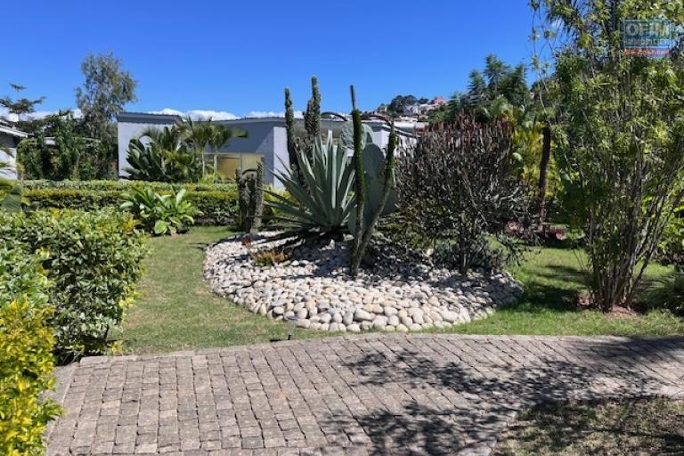 Une villa F4 meubl&eacute;e dans une petite r&eacute;sidence &agrave; Antanetibe Ilafy