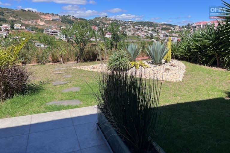 Une villa F4 meubl&eacute;e dans une petite r&eacute;sidence &agrave; Antanetibe Ilafy